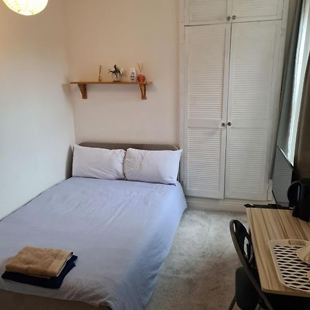 A Private & Beautiful Bedroom With Shared Bathroom In The Heart Of Bournemouth Esterno foto