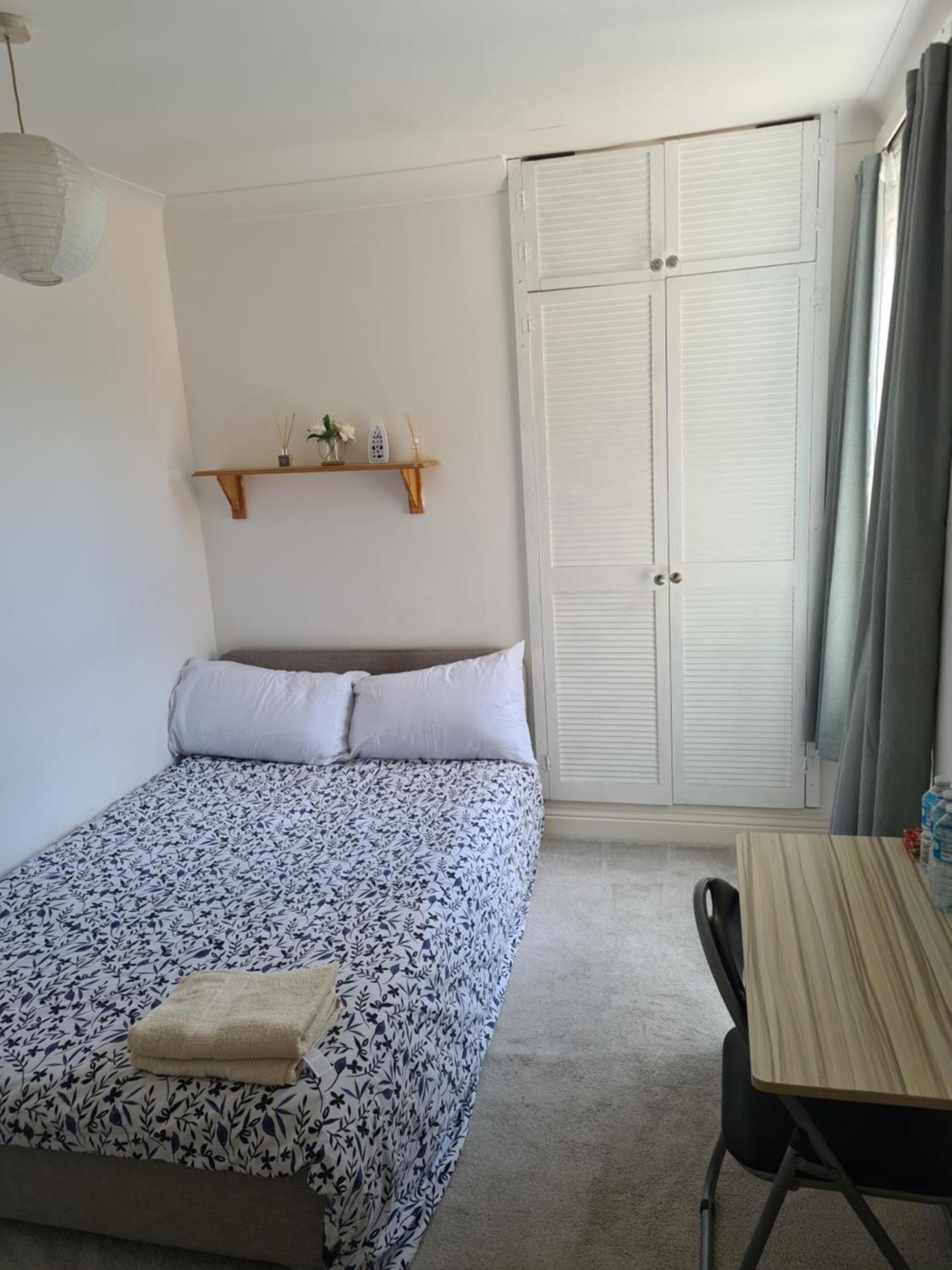 A Private & Beautiful Bedroom With Shared Bathroom In The Heart Of Bournemouth Esterno foto